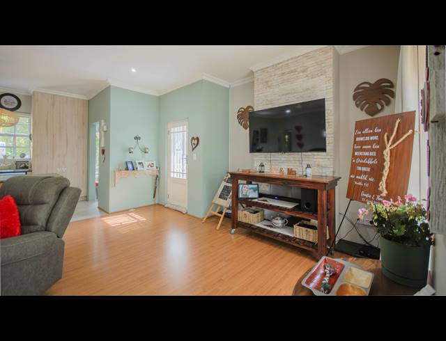 3 BEDROOM TOWNHOUSE FOR SALE IN SHELLY BEACH